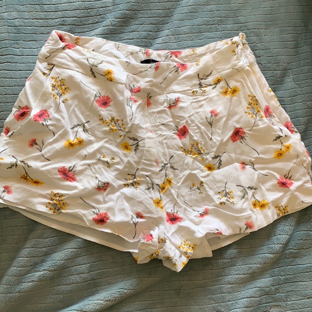 Flowery shorts
